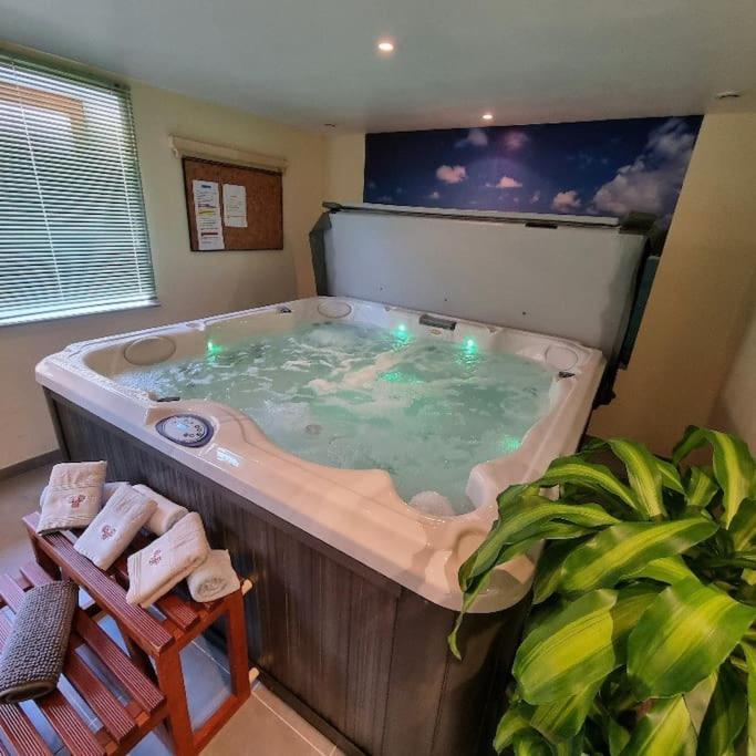 Gite Eglantine 2 A 6 Personnes Avec Spa Et Salle De Jeux Dans La Residence Вантрон Экстерьер фото